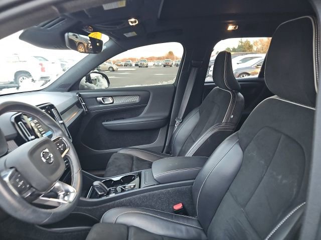 Used 2021 Volvo XC40 T5 R-Design w/ Advanced Package image 30