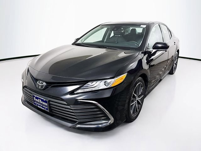 Used 2023 Toyota Camry XLE w/ Navigation Package AWD/4WD image 3
