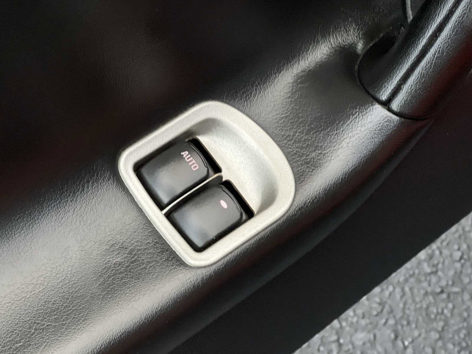 Used 2008 Pontiac Solstice GXP w/ Premium Package image 12