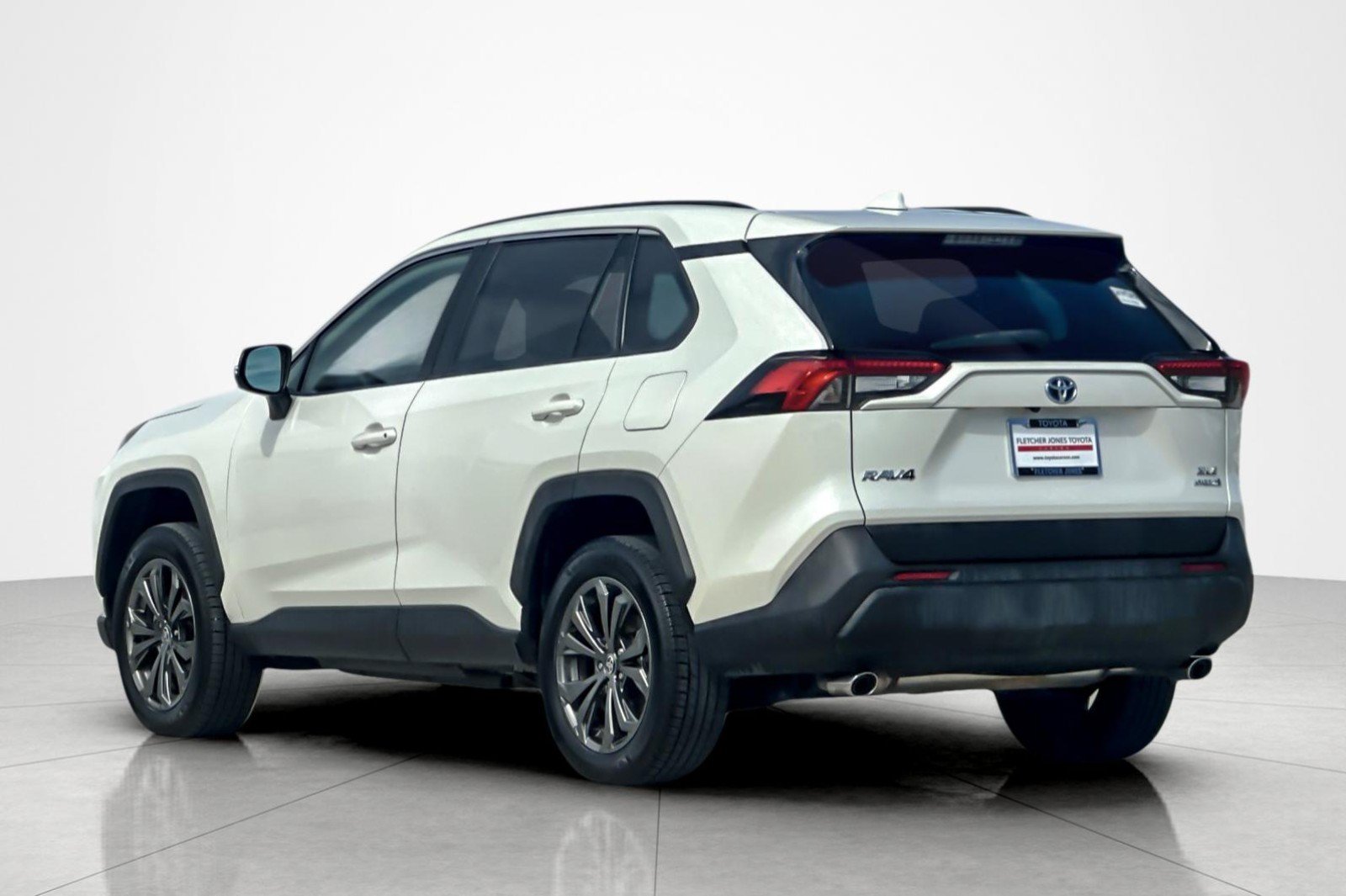 Certified 2022 Toyota RAV4 XLE Premium AWD/4WD image 3