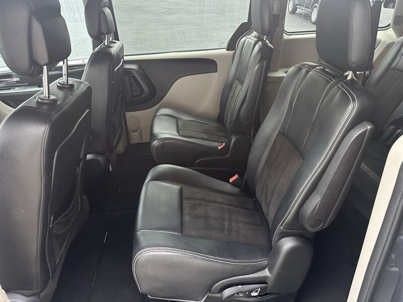 Used 2020 Dodge Grand Caravan SXT FWD image 7