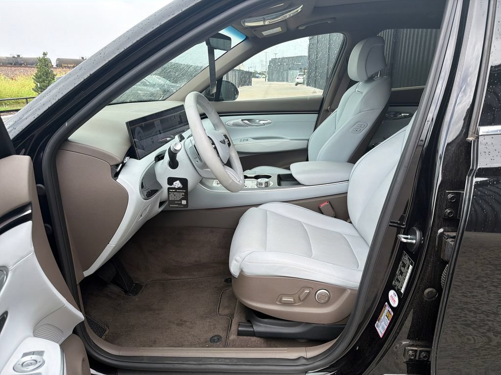 Used 2026 Genesis GV70 2.5T Advanced AWD/4WD image 9