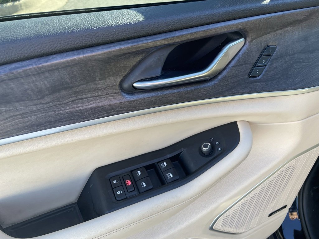 Used 2021 Jeep Grand Cherokee L Limited w/ Luxury Tech Group II image 12