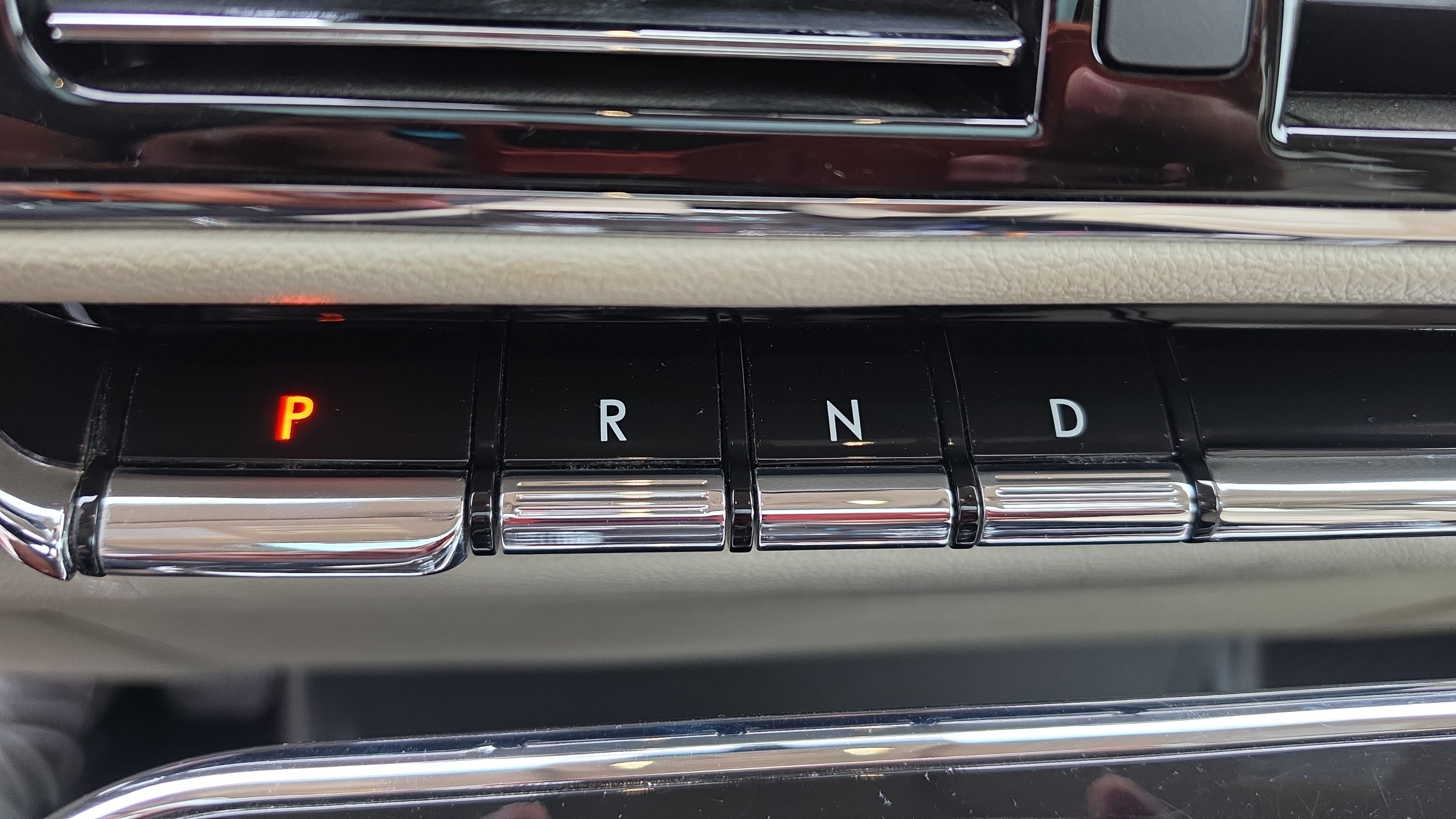 Used 2018 Lincoln Navigator Select w/ Technology Package RWD image 19