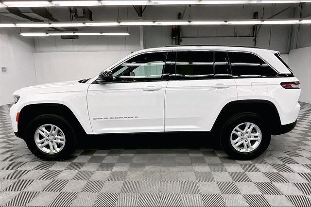 Used 2024 Jeep Grand Cherokee Laredo w/ Luxury Tech Group I image 14