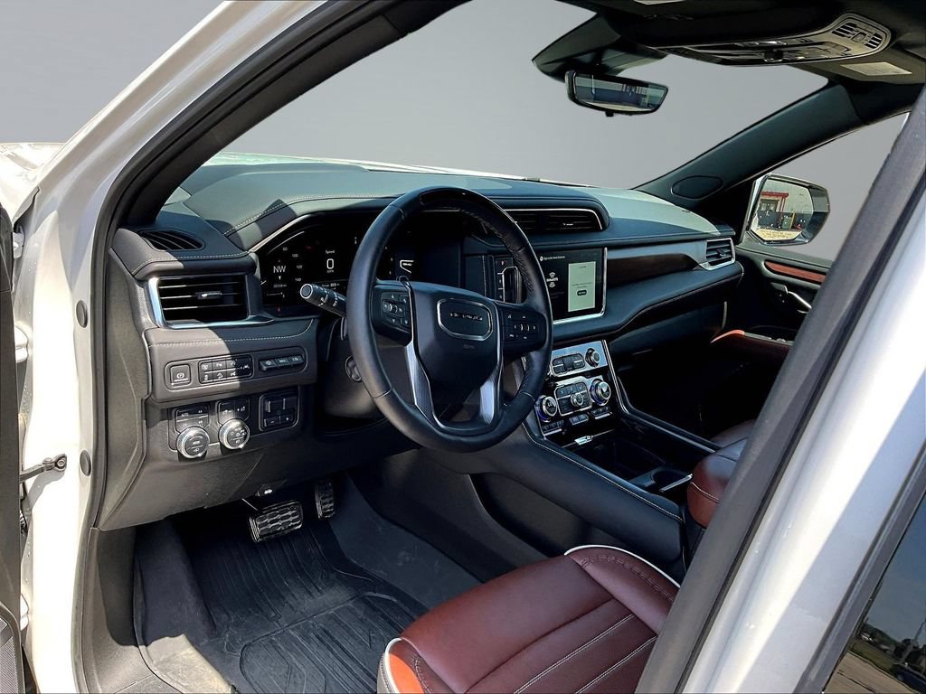 Used 2024 GMC Yukon Denali Ultimate AWD/4WD image 19