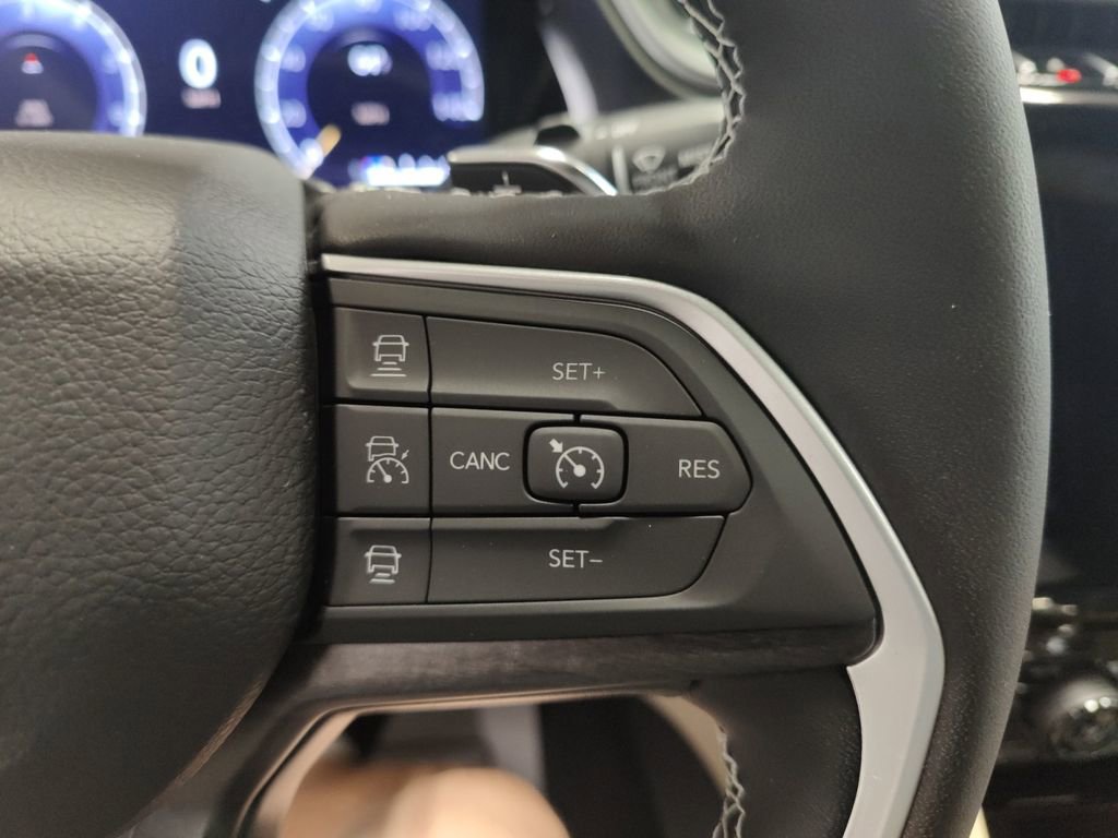 New 2025 Jeep Grand Cherokee Limited w/ Luxury Tech Group II image 25