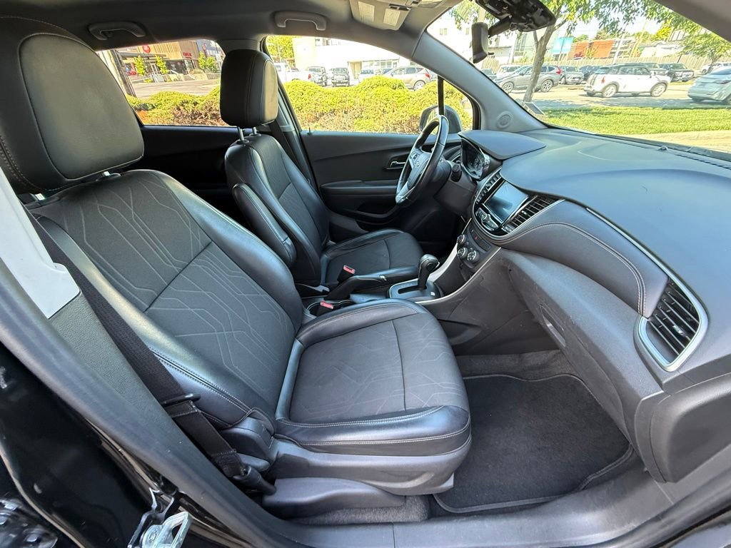 Used 2020 Chevrolet Trax LT w/ LT Convenience Package AWD/4WD image 38