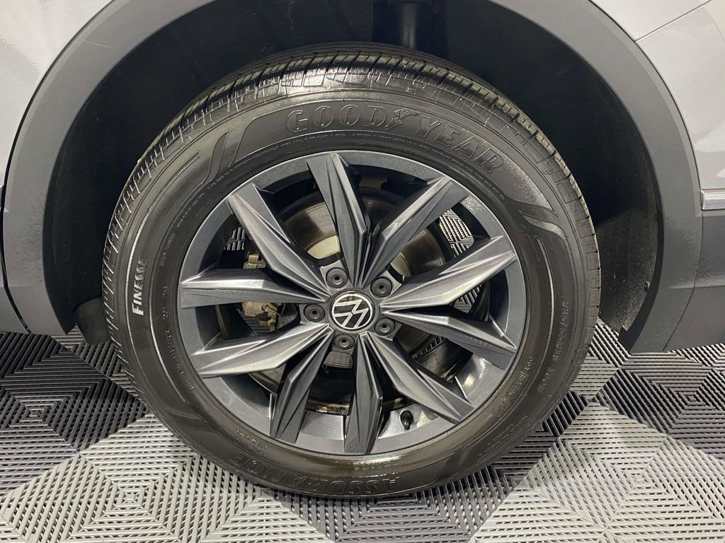 Used 2023 Volkswagen Tiguan SE image 7