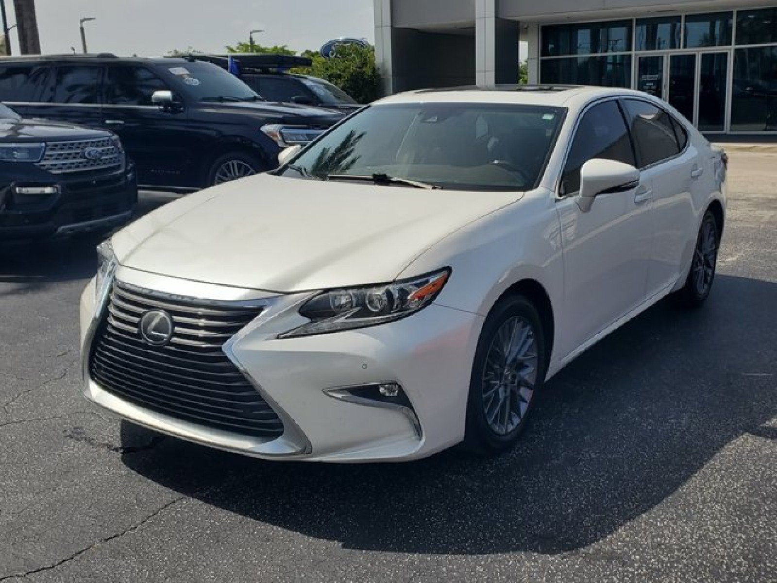 Used 2018 Lexus ES 350 w/ Premier Package FWD image 3