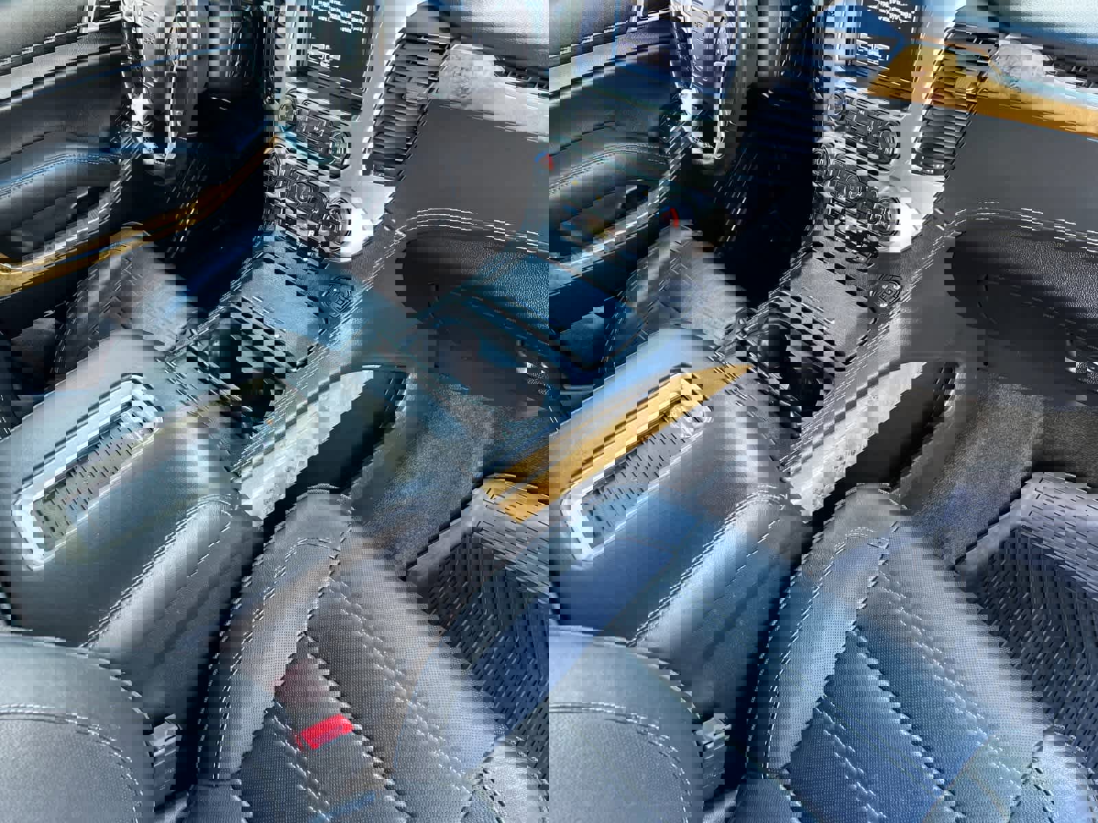 Used 2017 GMC Yukon XL Denali image 16