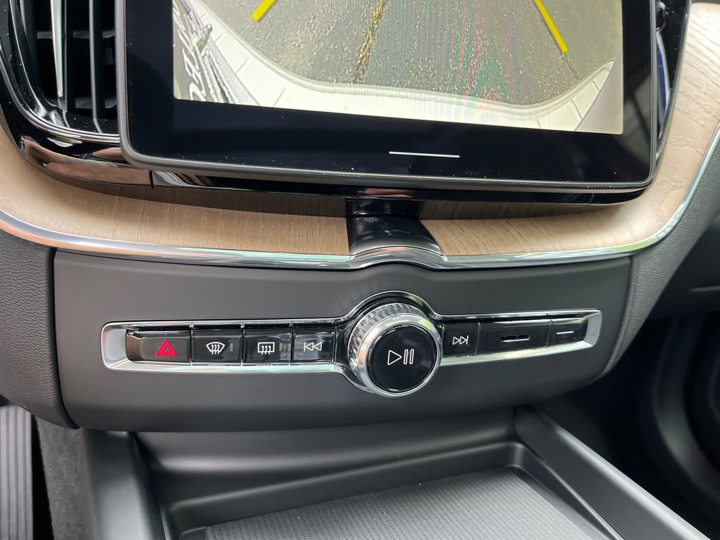 New 2026 Volvo XC60 B5 Plus w/ Protection Package Premier AWD/4WD image 17