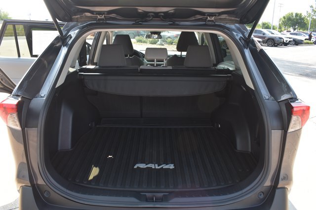 Used 2021 Toyota RAV4 XLE FWD image 18