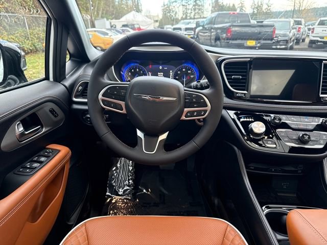 New 2026 Chrysler Pacifica Pinnacle image 18