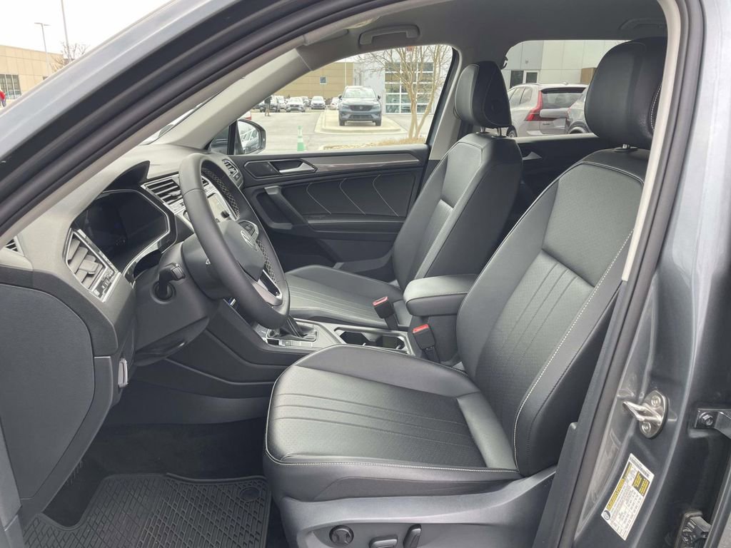Used 2023 Volkswagen Tiguan SE image 8