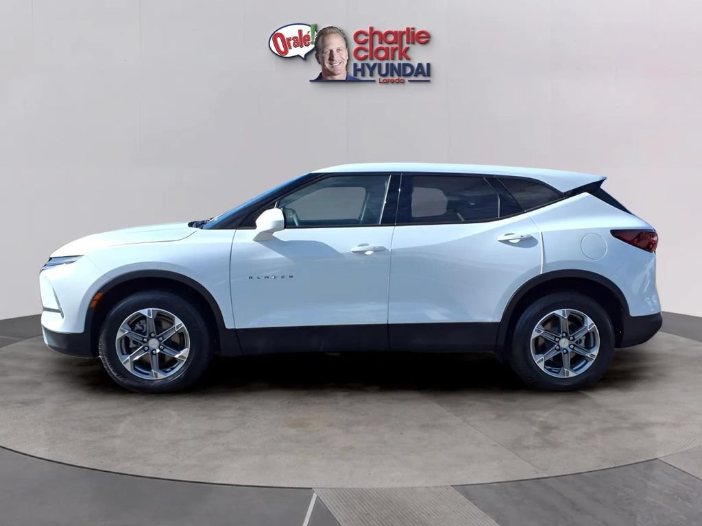 Used 2024 Chevrolet Blazer LT FWD image 2