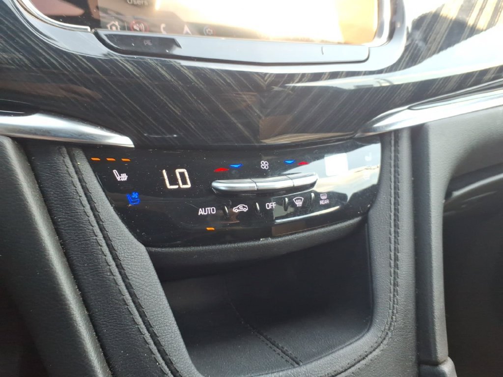 Used 2024 Cadillac XT6 Premium Luxury w/ LPO, Floor Liner Package FWD image 21