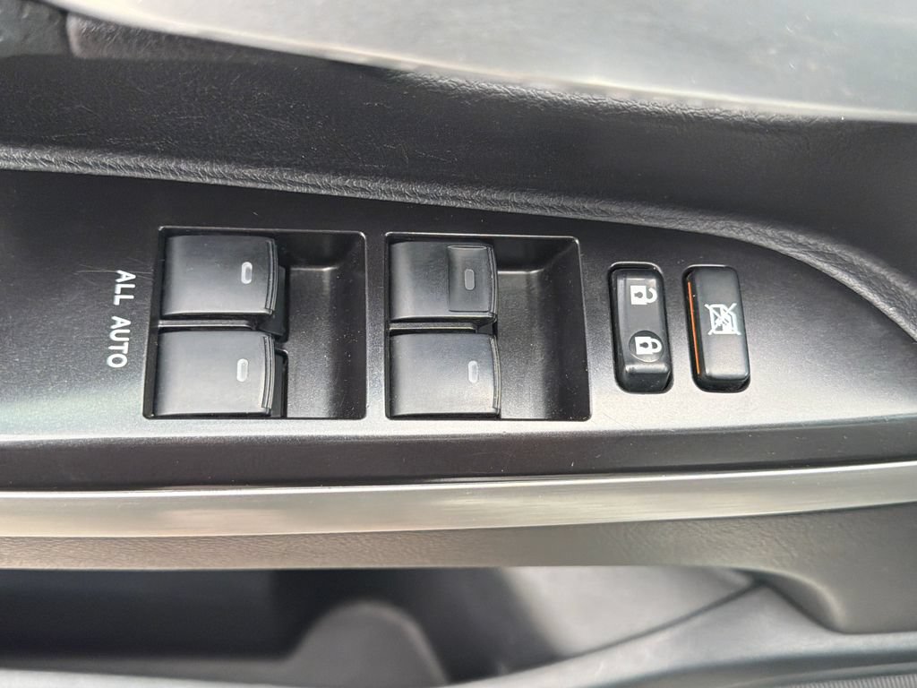 Used 2018 Toyota Land Cruiser AWD/4WD image 32