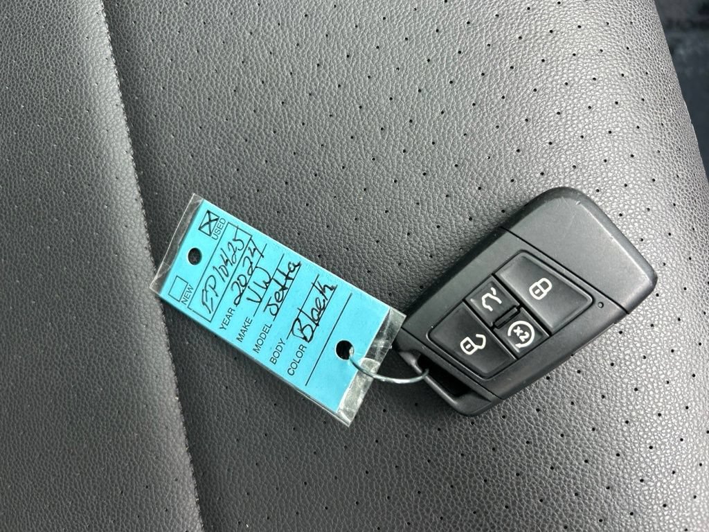 Used 2024 Volkswagen Jetta SE FWD image 31