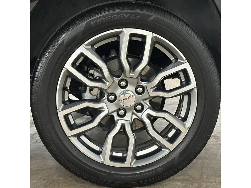 Used 2024 GMC Terrain Denali w/ Denali Premium Package AWD/4WD image 11