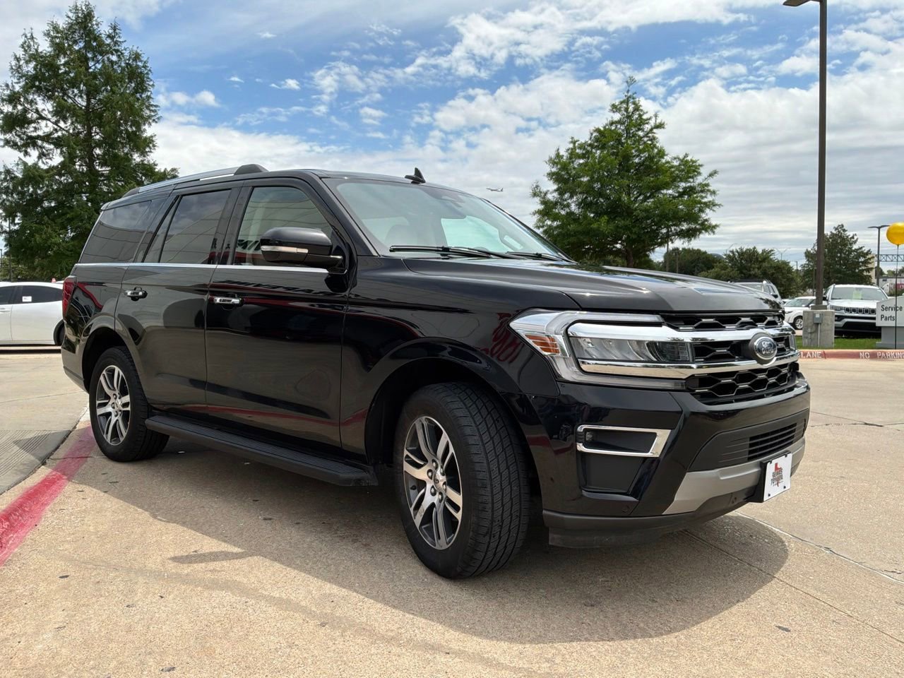 Used 2024 Ford Expedition Limited AWD/4WD image 4