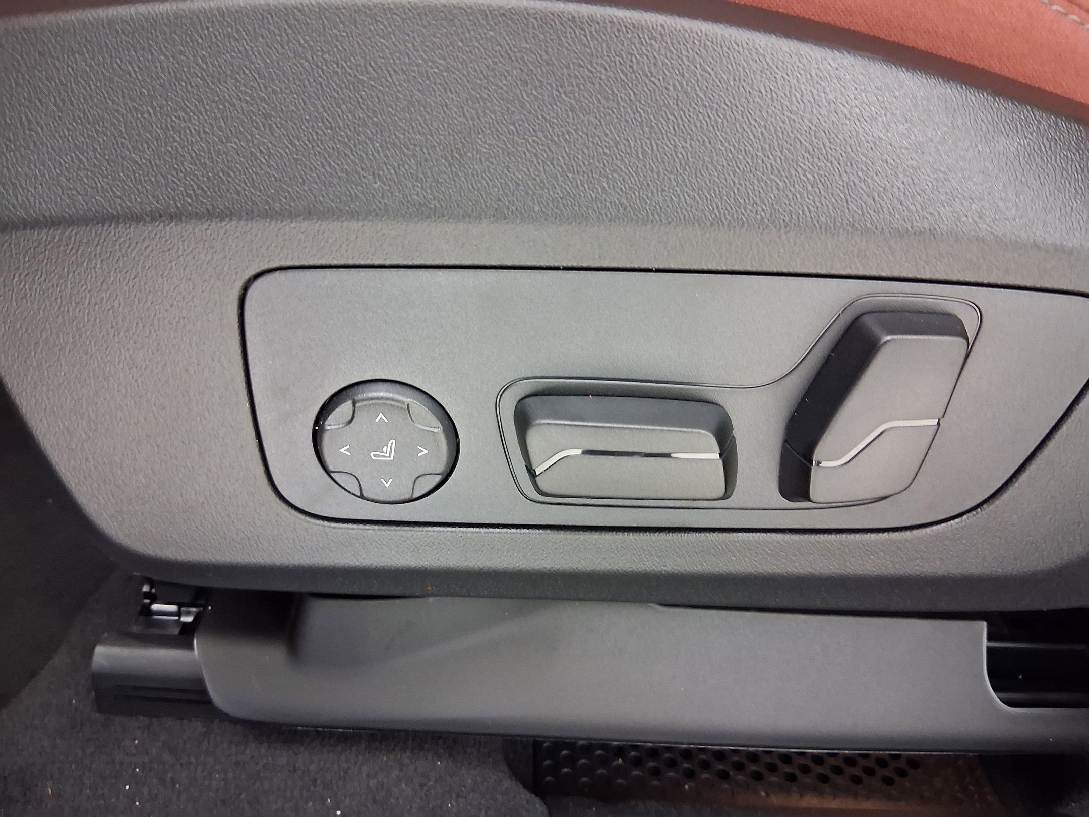 New 2026 BMW X2 xDrive28i w/ Technology Package image 13