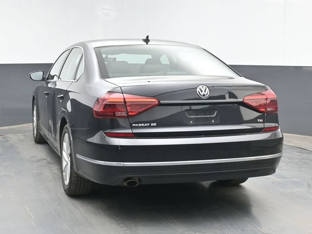 Used 2018 Volkswagen Passat 2.0T SE FWD image 12