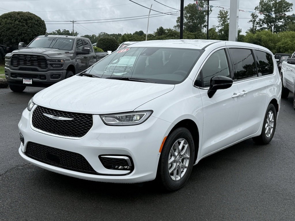 New 2026 Chrysler Pacifica Select image 9