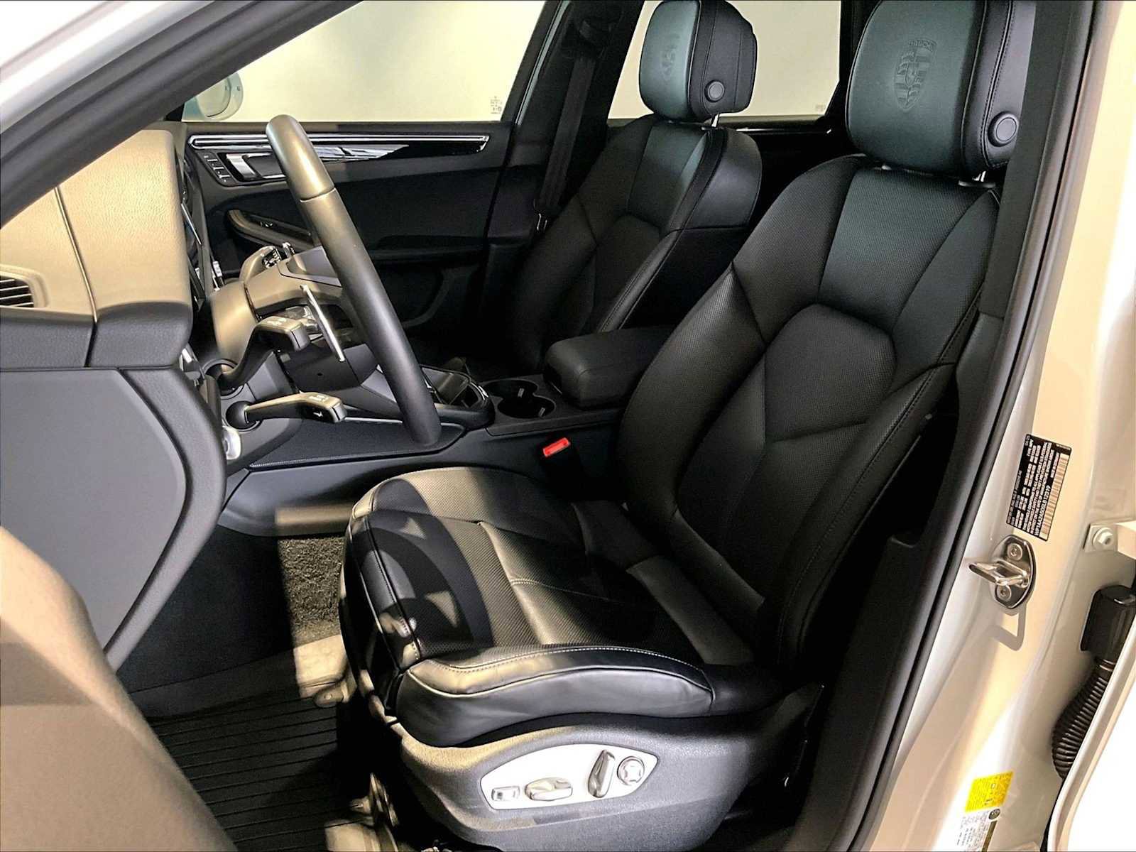 Used 2025 Porsche Macan image 8