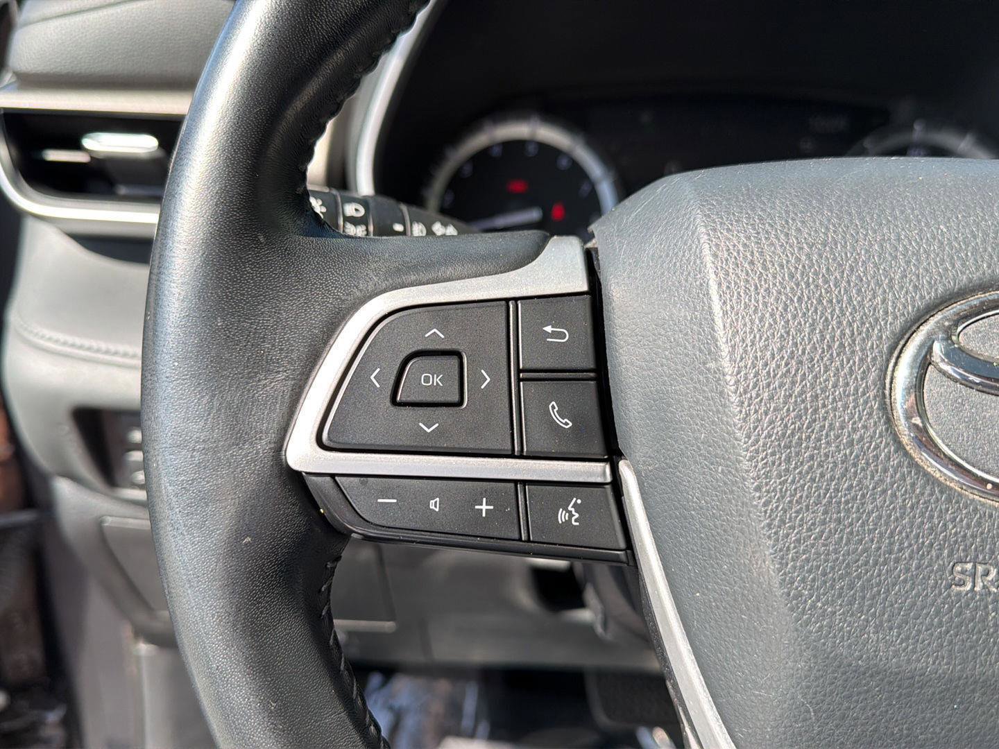 Used 2022 Toyota Highlander XLE FWD image 22