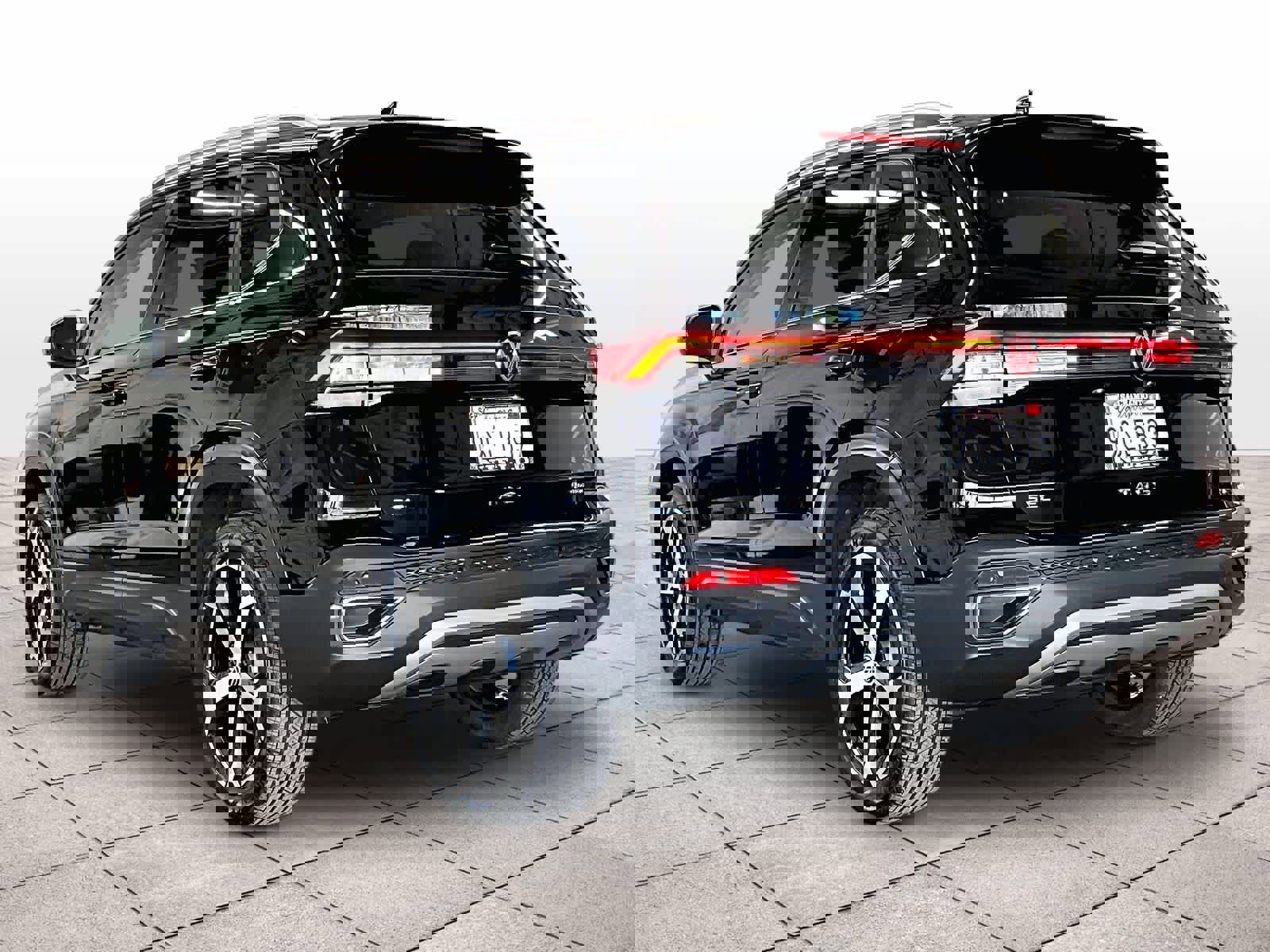 Used 2025 Volkswagen Taos SEL image 15