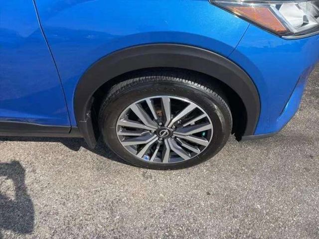 Used 2023 Nissan Kicks SV image 15