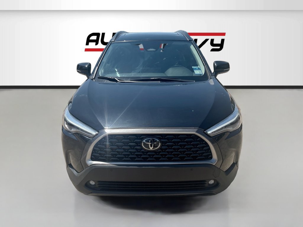 Used 2025 Toyota Corolla Cross XLE w/ Convenience Package AWD/4WD image 2