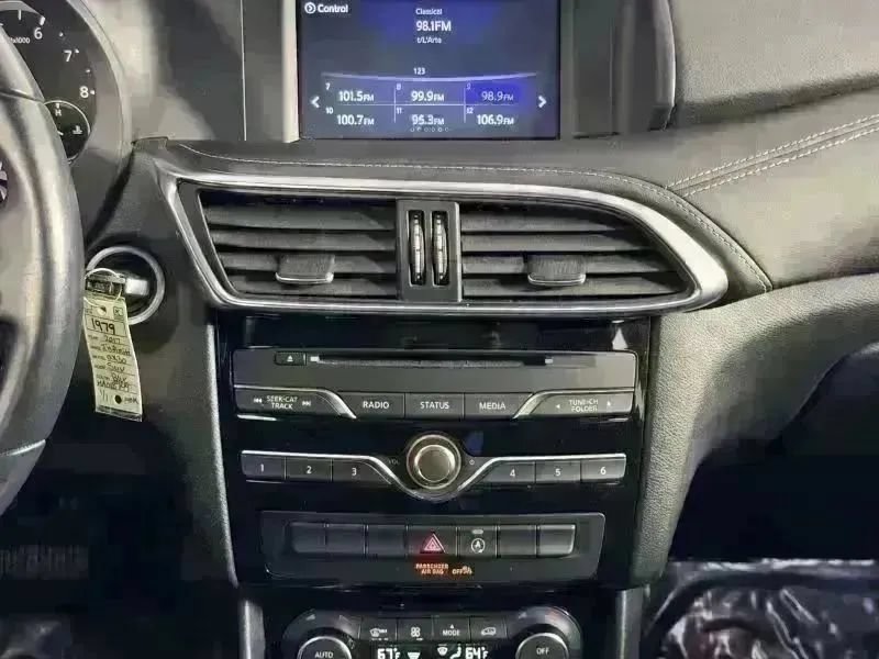 Used 2017 INFINITI QX30 FWD image 23