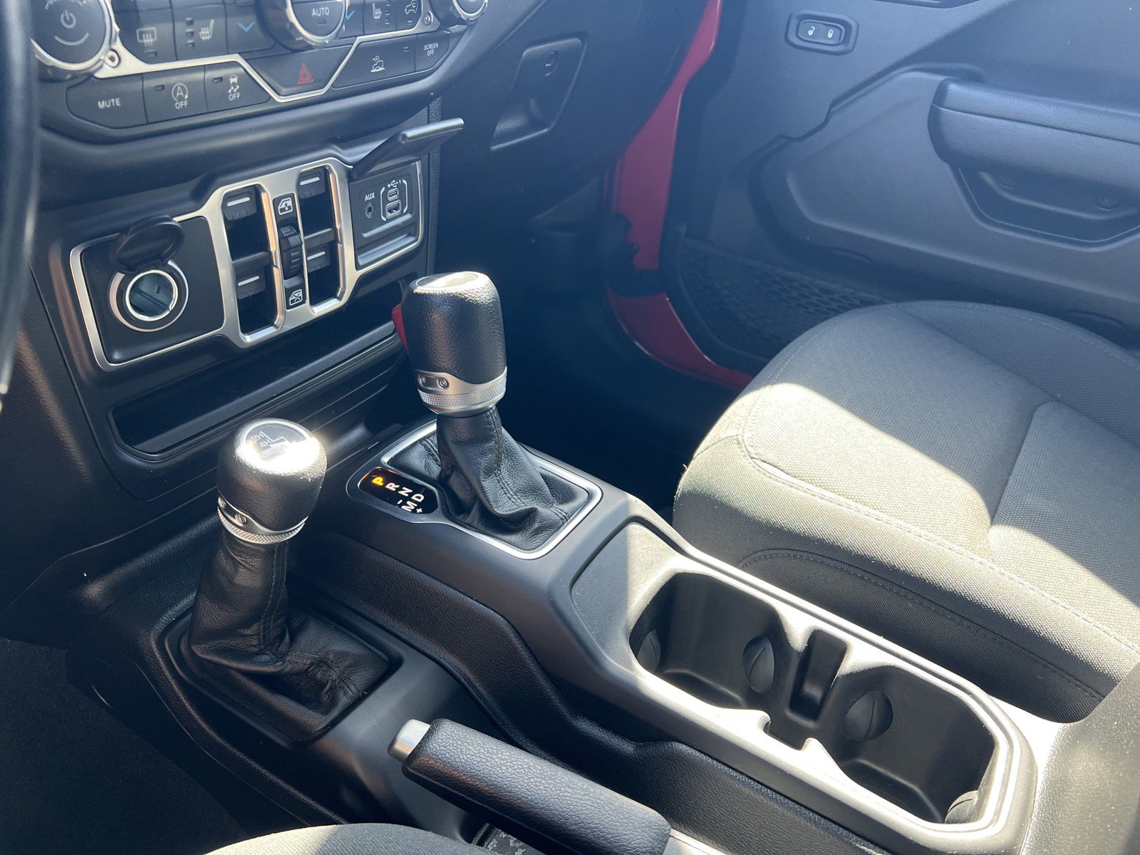 Used 2023 Jeep Wrangler Sport S w/ Sun And Sound Package image 27