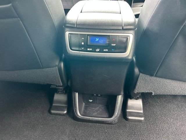 Used 2019 Toyota Highlander XLE AWD/4WD image 33
