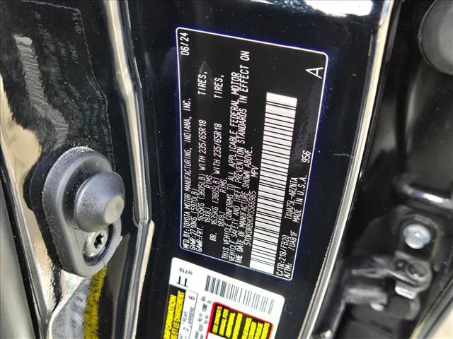 Used 2024 Toyota Highlander LE AWD/4WD image 24