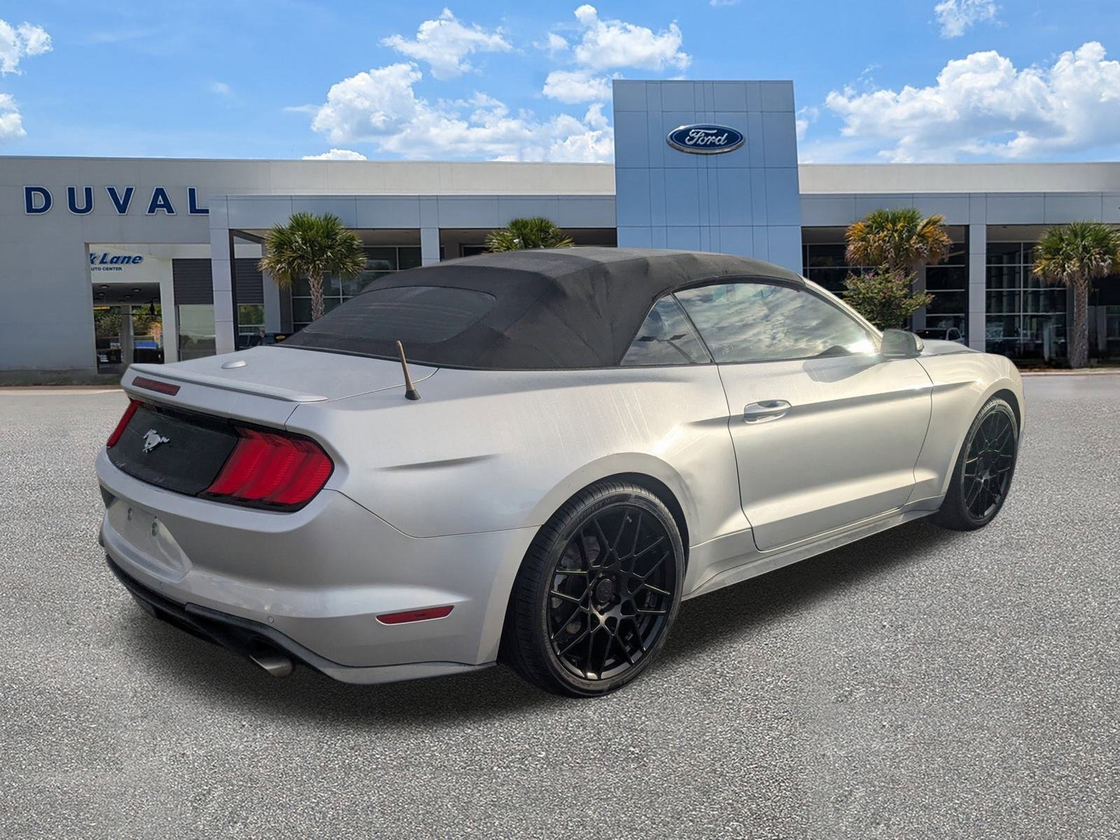 Used 2019 Ford Mustang Premium image 4