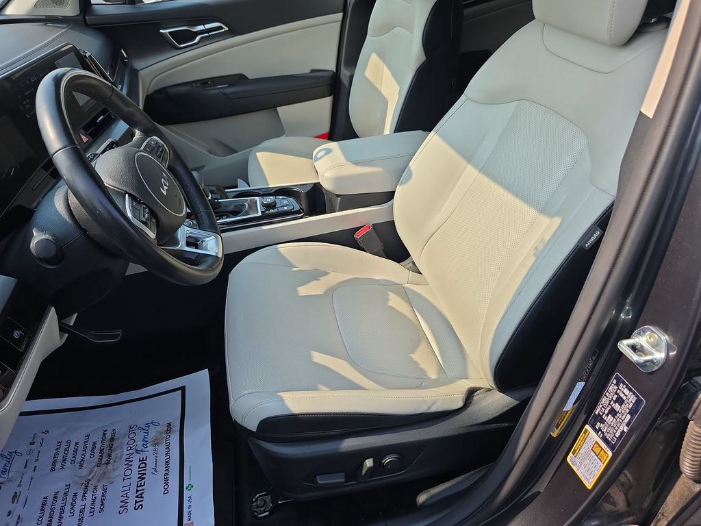 Used 2025 Kia Sportage EX FWD image 12