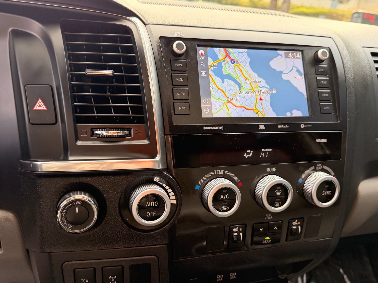 Used 2020 Toyota Sequoia Limited w/ Safety & Convenience Package AWD/4WD image 33
