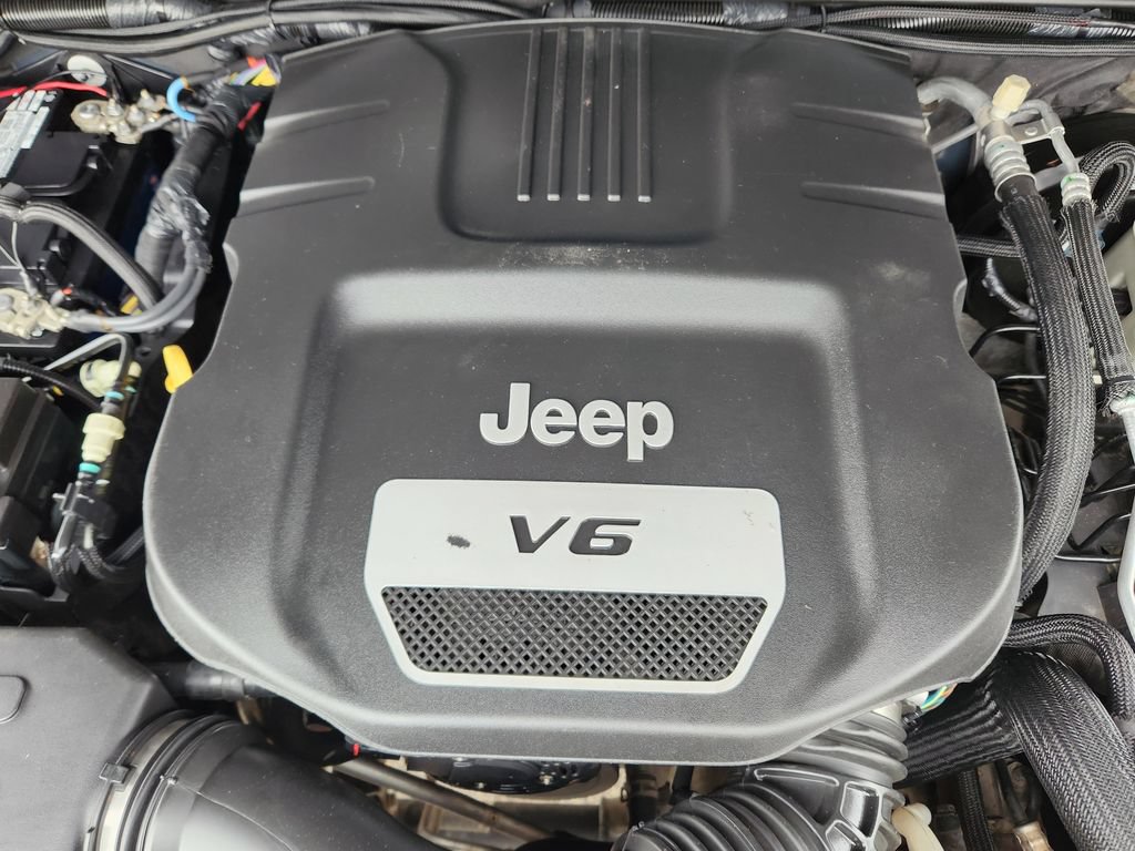 Used 2016 Jeep Wrangler Sport w/ Quick Order Package 24S AWD/4WD image 13