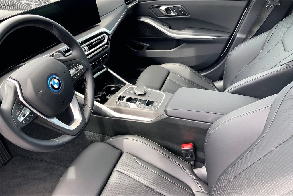 Used 2024 BMW 330e w/ Convenience Package RWD image 17