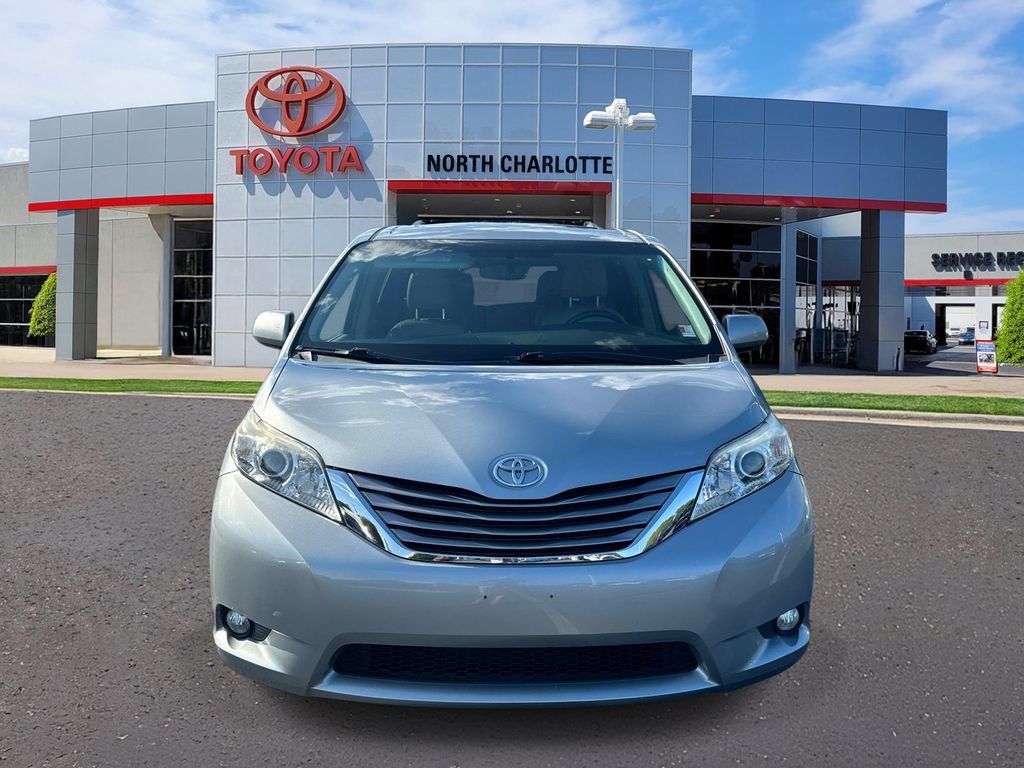 Used 2015 Toyota Sienna XLE AWD/4WD image 2
