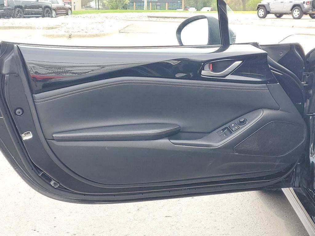 Used 2025 MAZDA MX-5 Miata RF Grand Touring RWD image 21