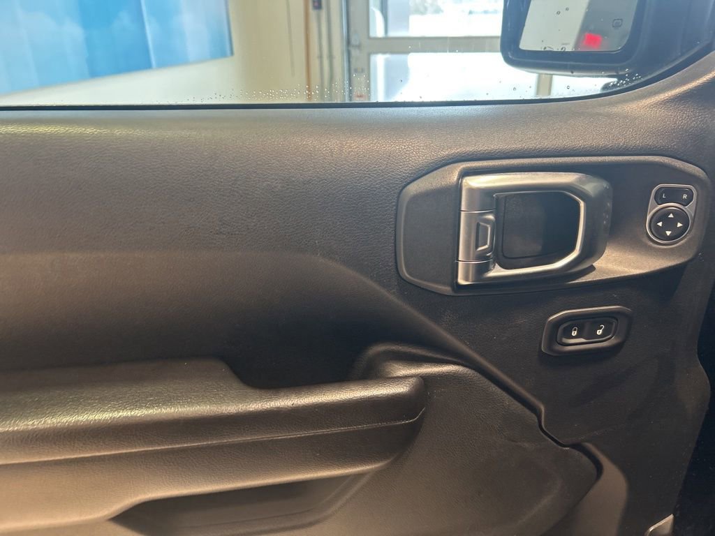 Used 2018 Jeep Wrangler Unlimited Sport S image 3