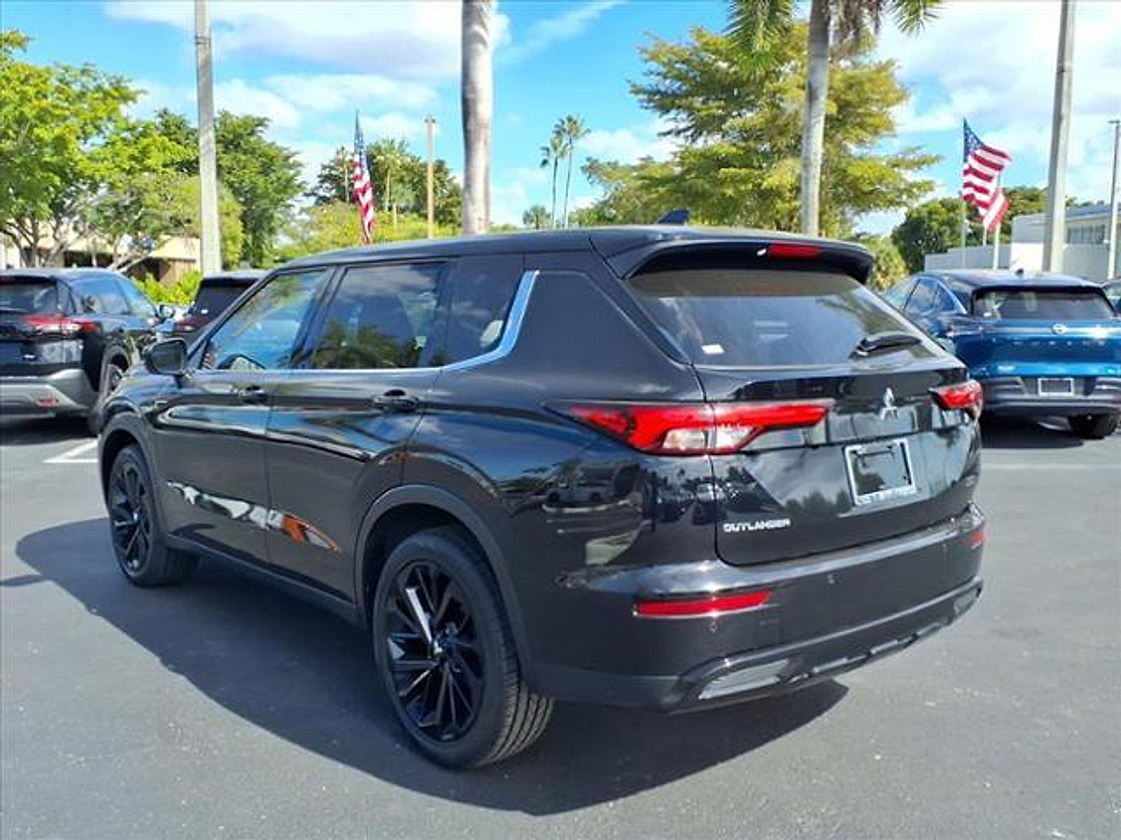 Used 2023 Mitsubishi Outlander SE Black Edition image 4