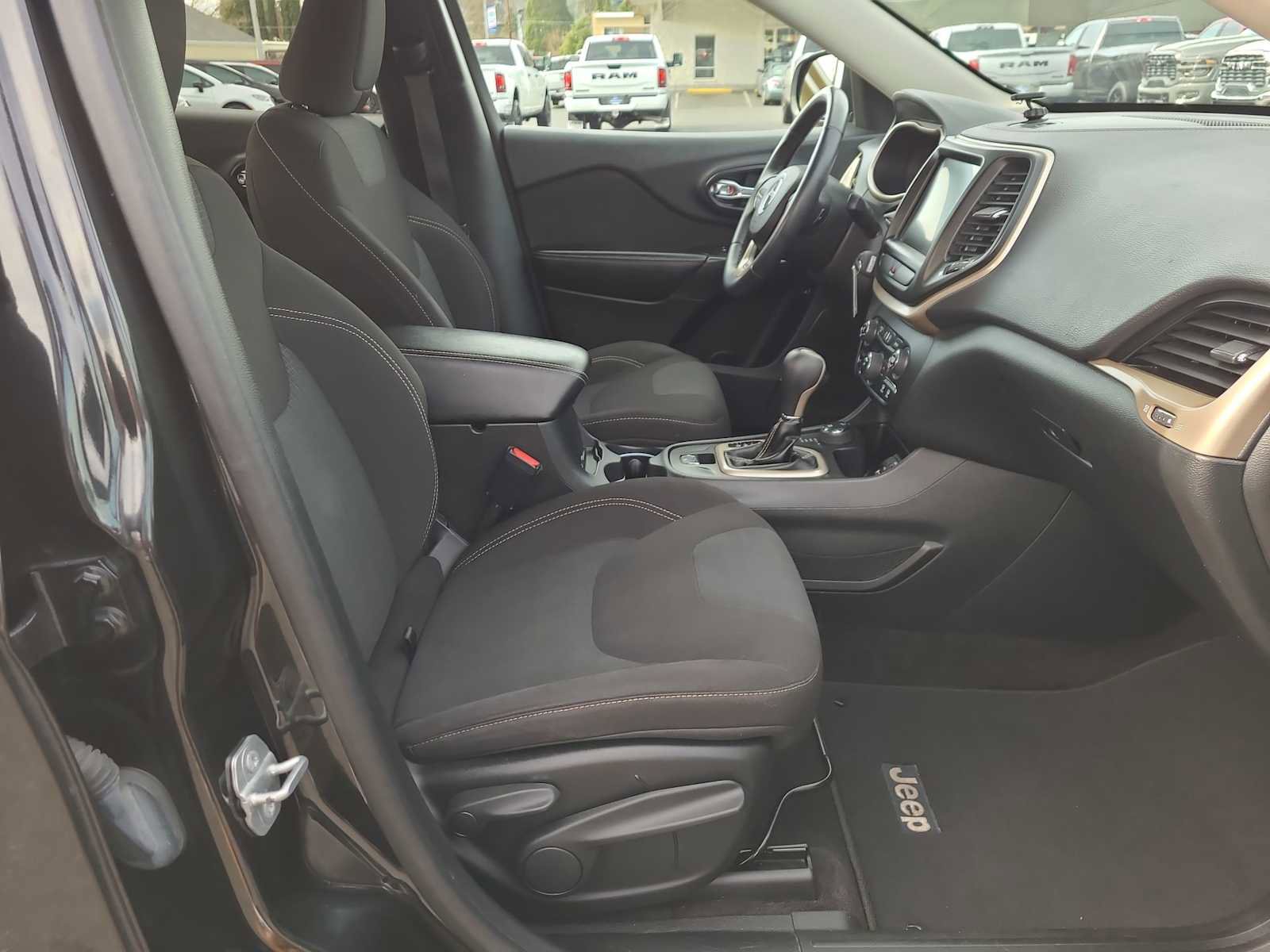 Used 2016 Jeep Cherokee Latitude image 22