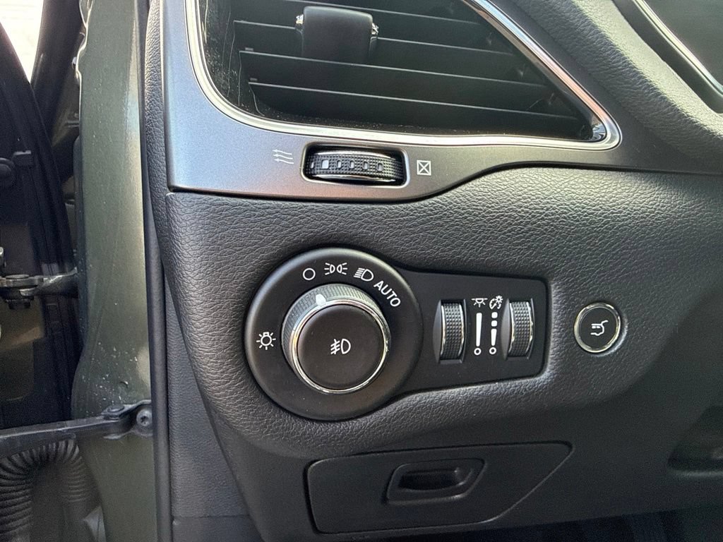 Used 2020 Jeep Cherokee Limited AWD/4WD image 15