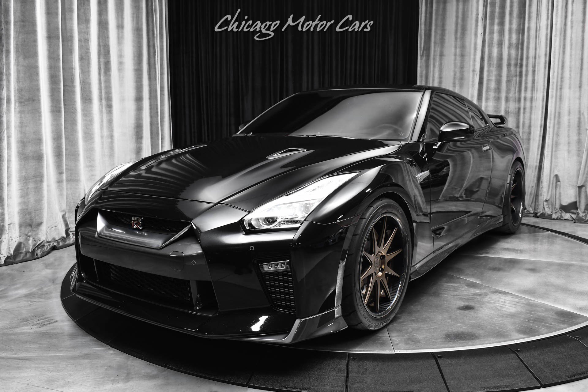 Used 2017 Nissan GT-R Premium w/ Premium Interior Package AWD/4WD image 2