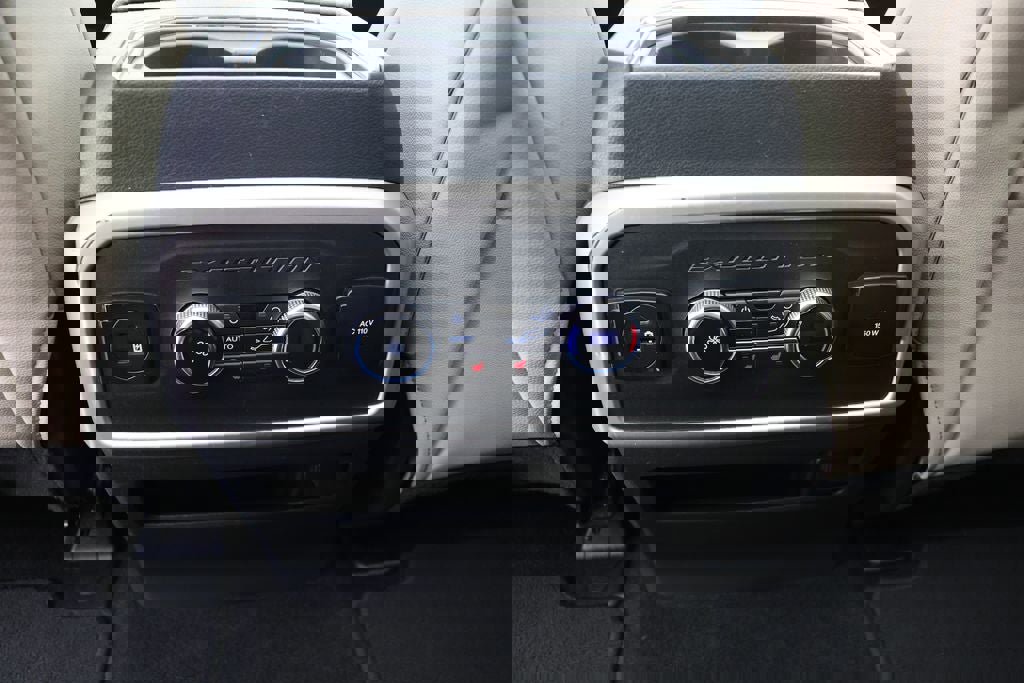 Used 2022 Ford Expedition Limited image 15